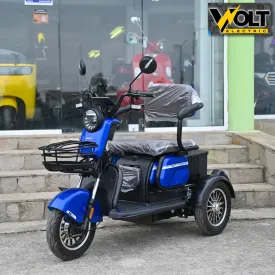 Електрическа триколка Bullmax C2 с 5 батерии, 3 места, крачна спирачка, LED дисплей, 1500W/60V/20Ah, син цвят Електрическа триколка Bullmax C2 с 5 батерии, 3 места, крачна спирачка, LED дисплей, 1500W/60V/20Ah, син цвят